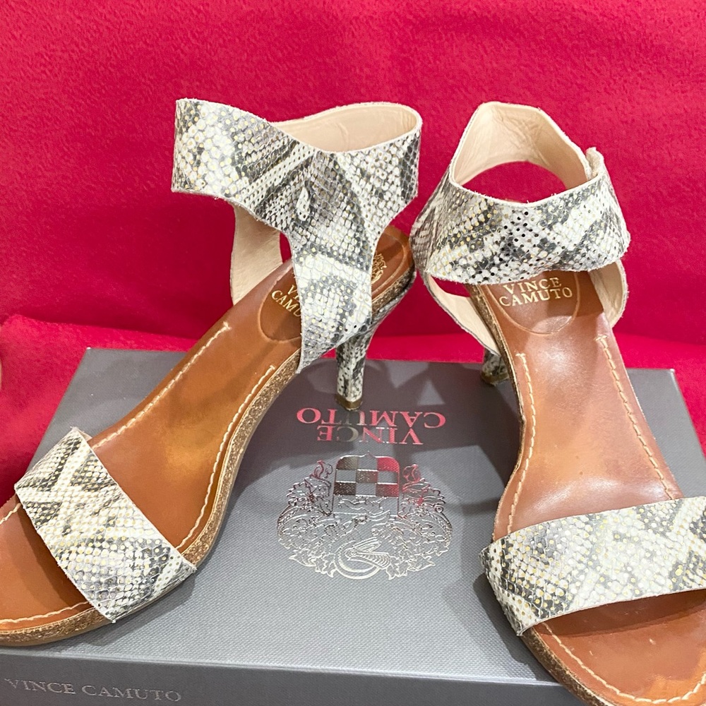 Vince Camuto Olinsa Natural Gold Metallic Snake Leather Cork Trimmed Sandal - Picture 2 of 3